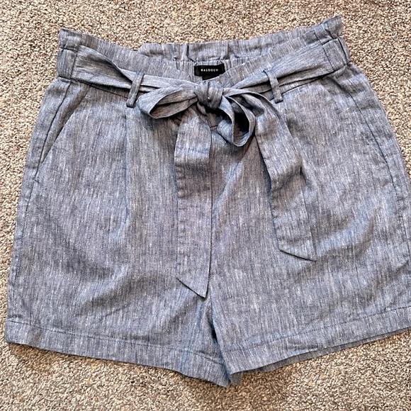 Halogen Pants - Halogen High Waist Chambray shorts with belt Size Small
